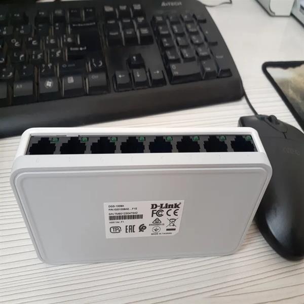 سوئیچ شبکه 8 پورت 10/100Mbps D-LINK